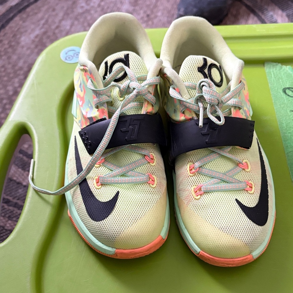 Nike Kids Sneakers in Yellow and Black